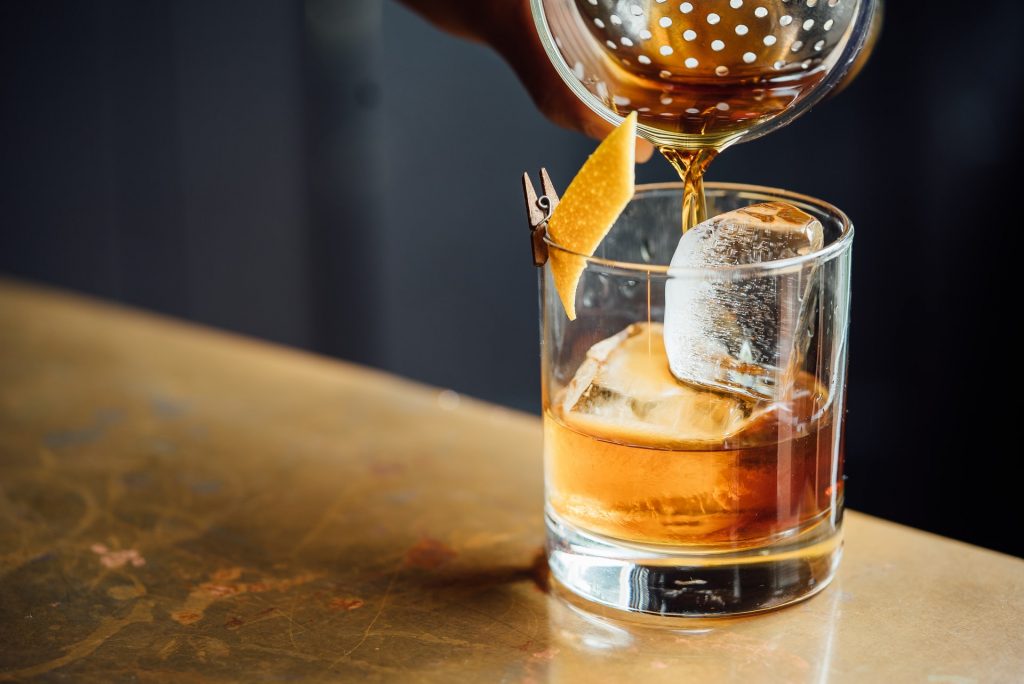 5 Classic Cocktails: Whisky Old Fashioned in Rocks Glass