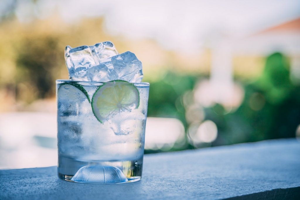 5 Drinks That Every Real Man Must Know How to Make and Drink: Gin & Tonic