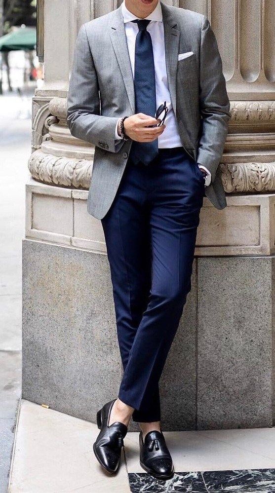 Best Navy Pants Outfits: Navy Pants and Gray Blazer