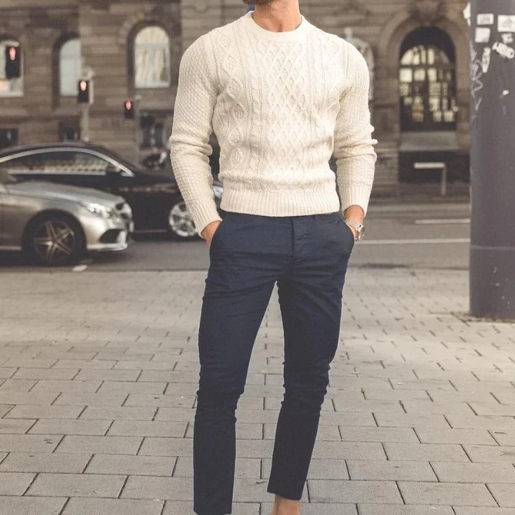 Best Navy Pants Outfits: Knitted Sweater Navy Blue Pants