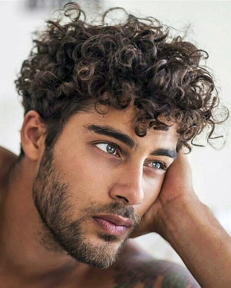The Best Medium Length Hairstyles for Men: Messy Curl